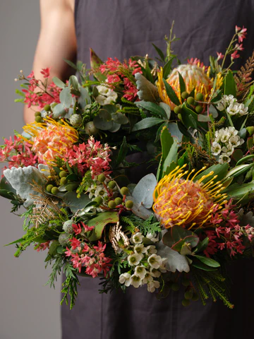 Noel Crimson Bouquet